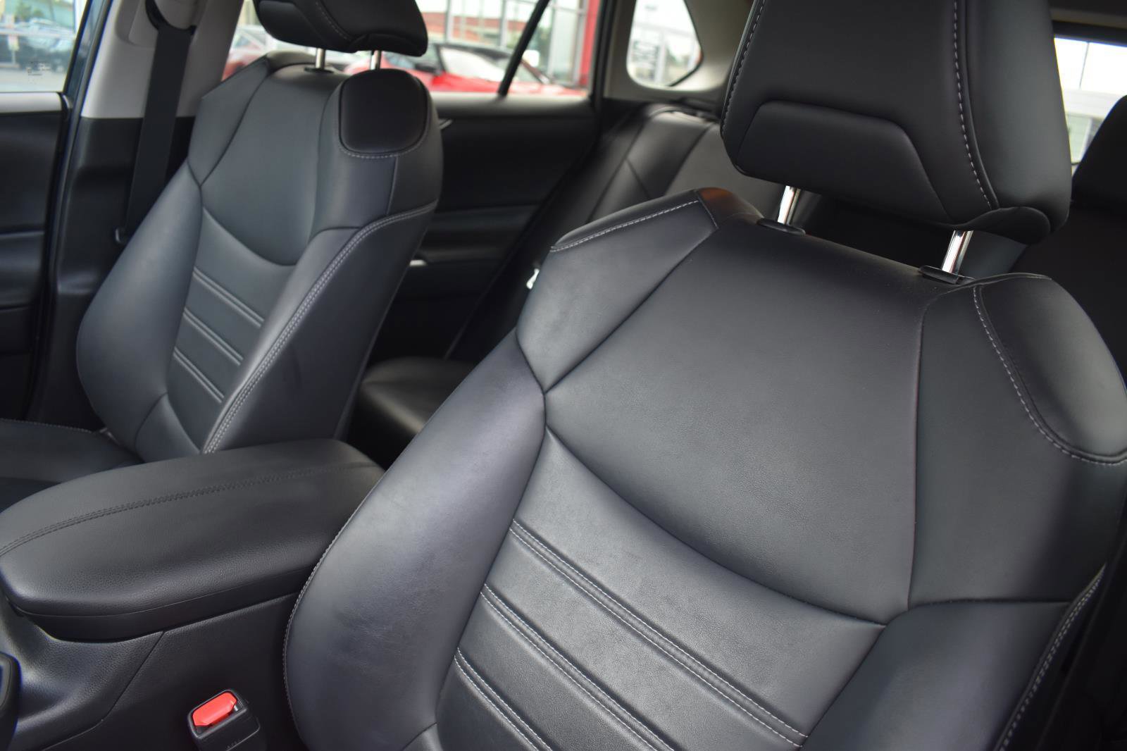 Used 2020 Toyota RAV4 XLE Premium FWD image 28