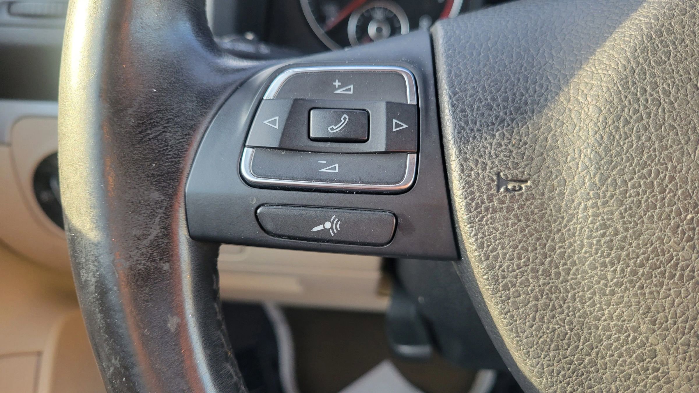 Used 2013 Volkswagen Eos Komfort FWD image 17