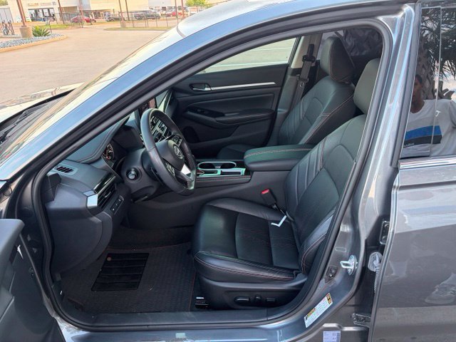 Used 2024 Nissan Altima 2.5 SR w/ SR Premium Package FWD image 6