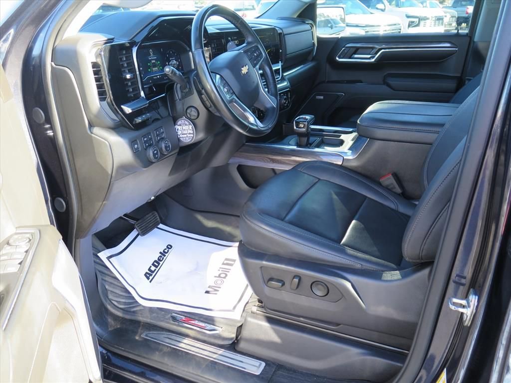 Used 2024 Chevrolet Silverado 1500 LTZ w/ Technology Package image 9
