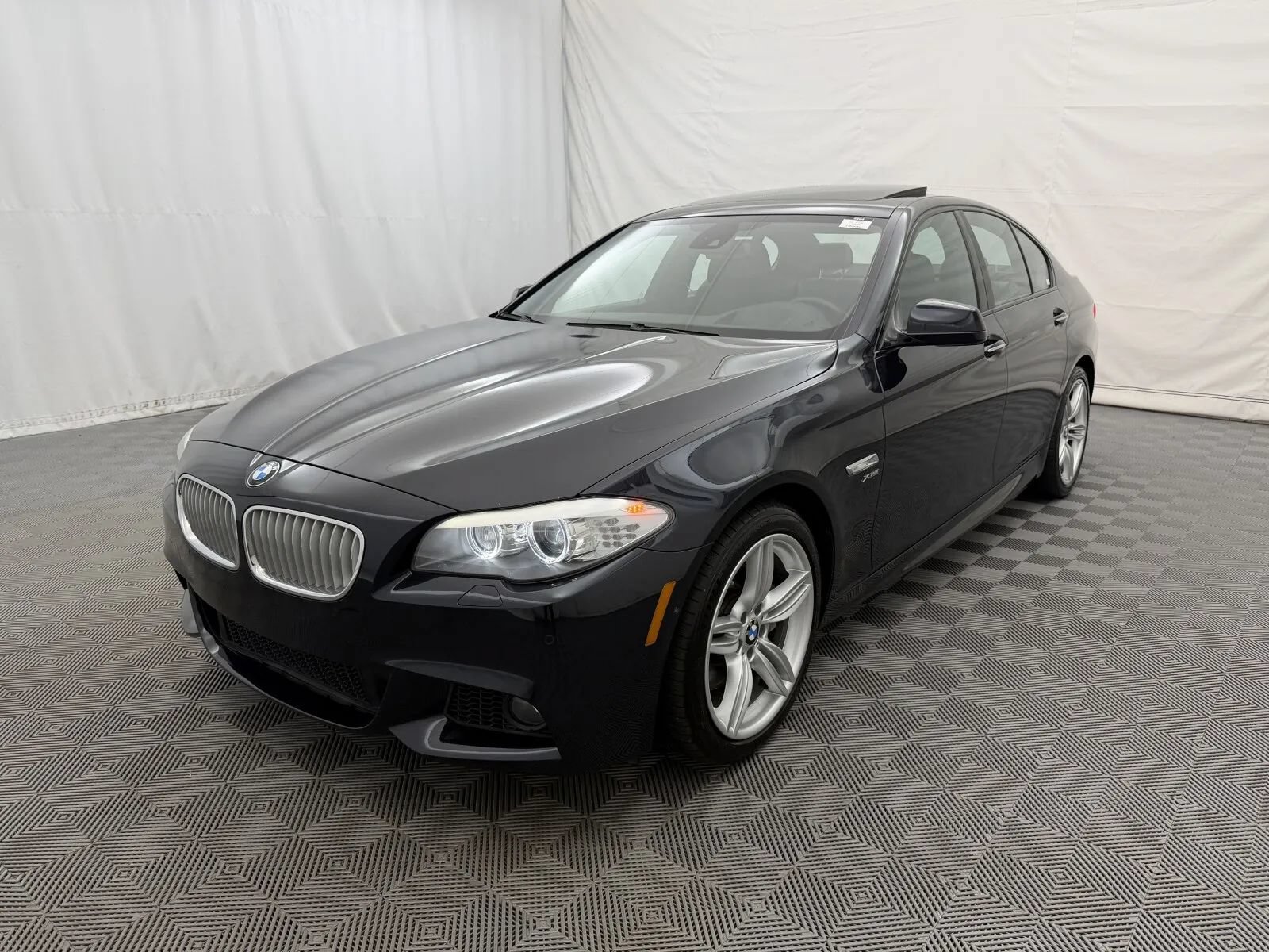 Used 2011 BMW 550i xDrive Sedan AWD/4WD image 2
