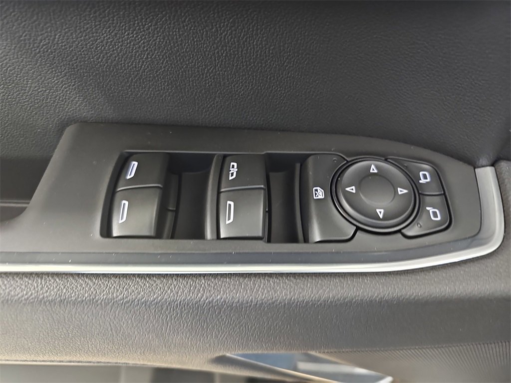 Certified 2025 Chevrolet Silverado 1500 LT image 32