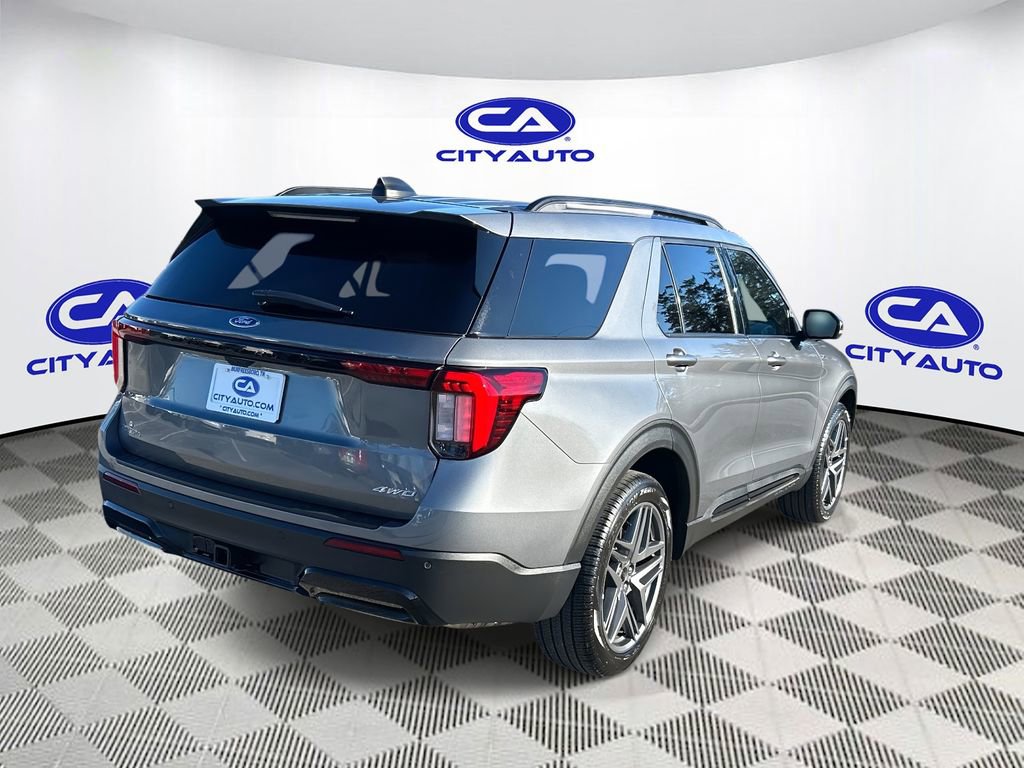 Used 2025 Ford Explorer ST-Line w/ ST-Line Street Pack image 3