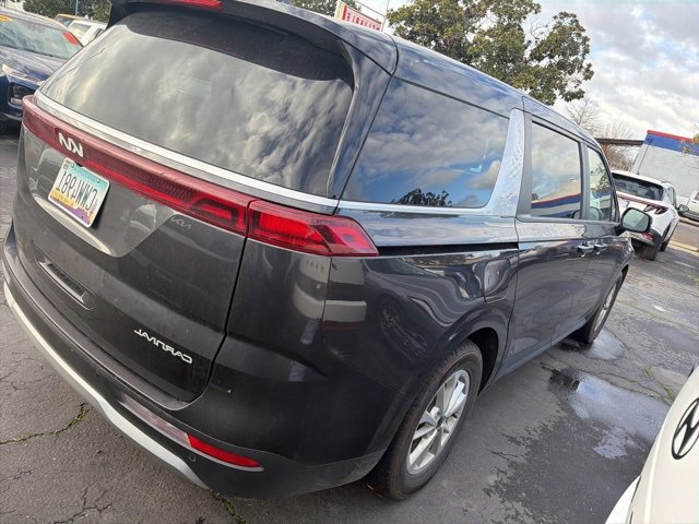 Used 2024 Kia Carnival LX image 6