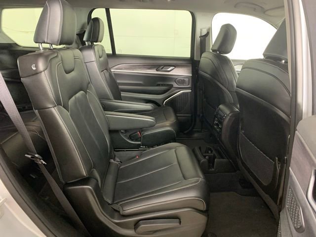 Used 2023 Jeep Grand Cherokee L Limited w/ Black Appearance Package image 27
