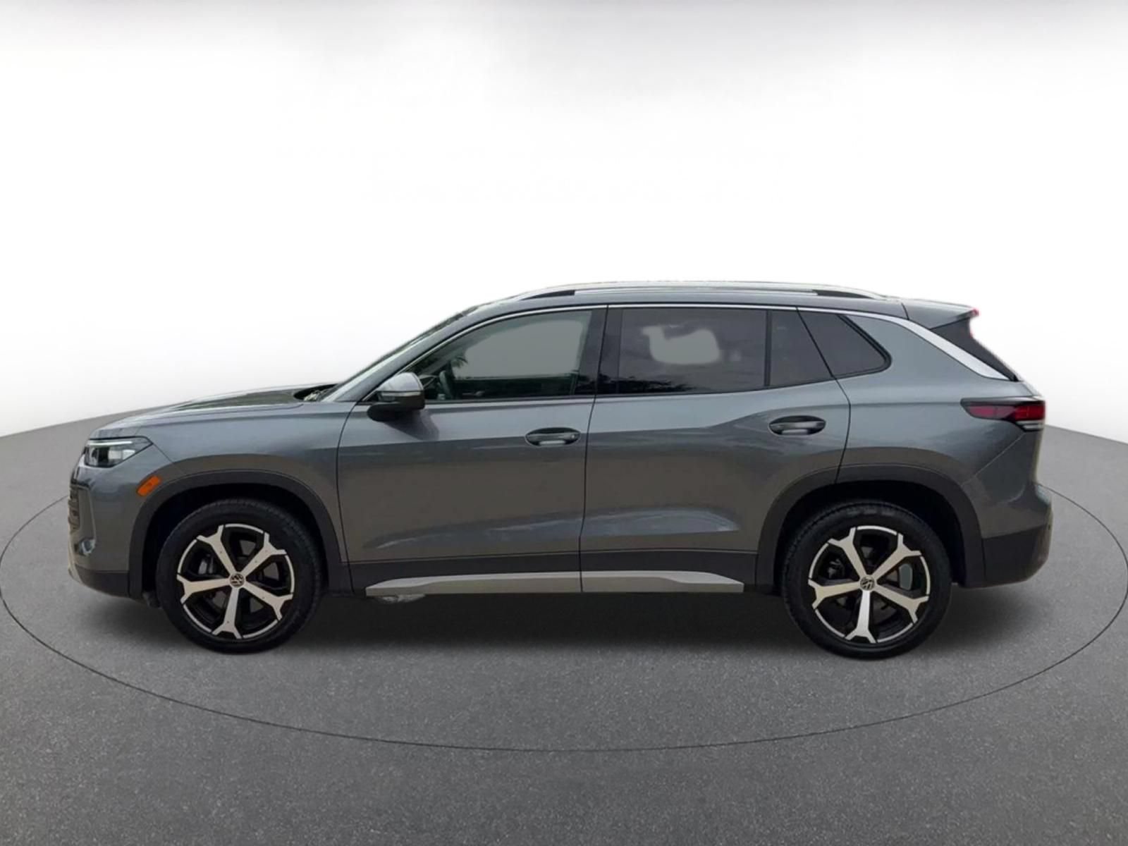 Used 2026 Volkswagen Tiguan SE AWD/4WD image 8