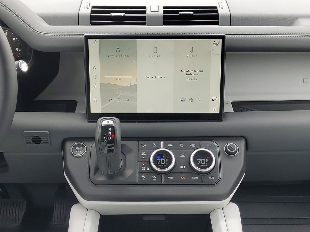 Used 2025 Land Rover Defender 130 X-Dynamic SE image 34