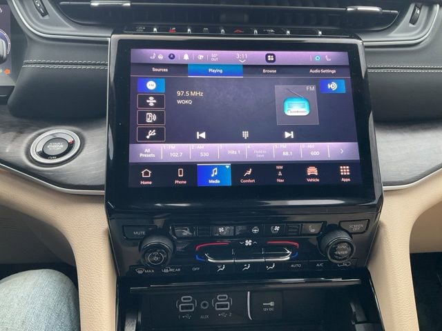 Used 2023 Jeep Grand Cherokee Limited w/ Luxury Tech Group II AWD/4WD image 27