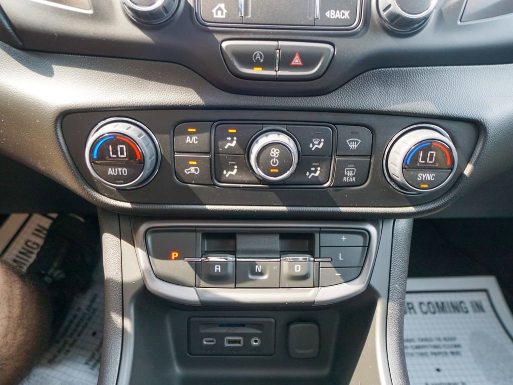 Used 2022 GMC Terrain AT4 image 27