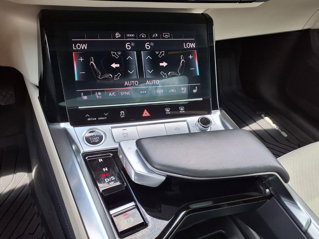 Used 2024 Audi Q8 e-tron Premium Plus w/ Premium Plus Package AWD/4WD image 29
