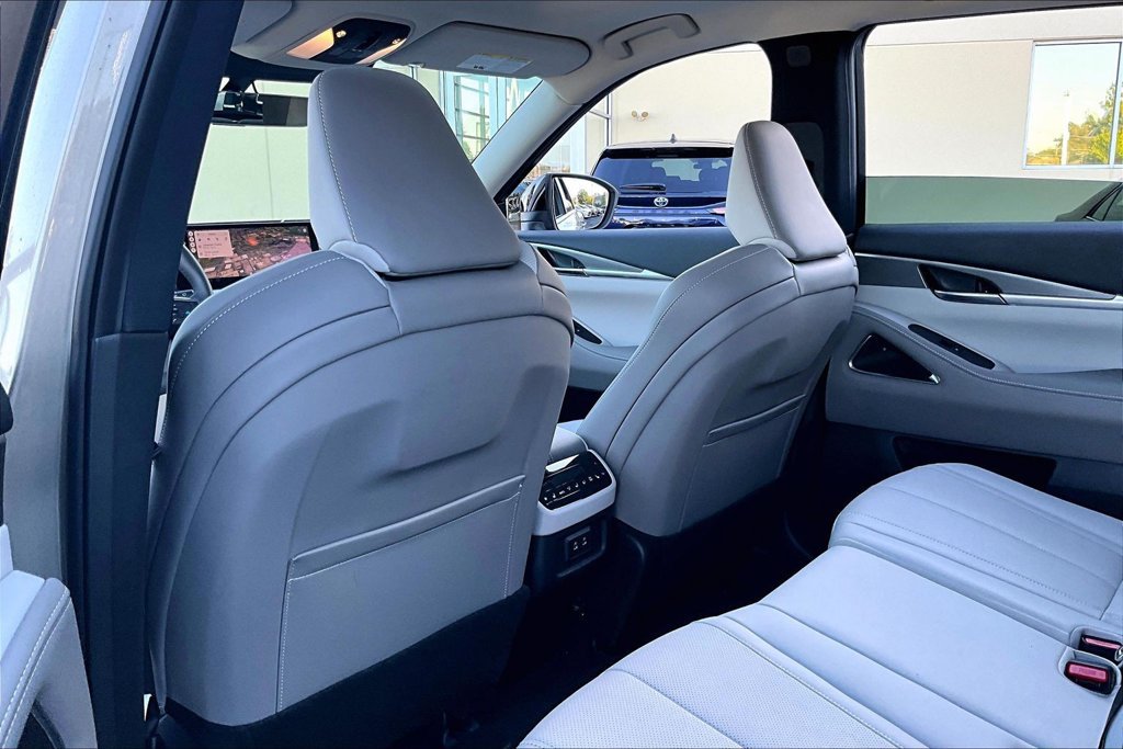 Certified 2027 INFINITI QX60 Luxe w/ Cargo Package AWD/4WD image 31