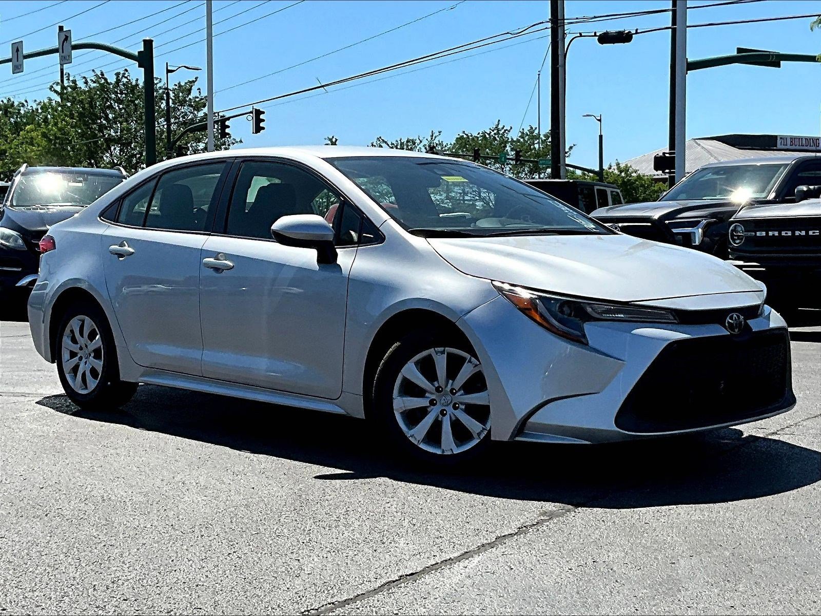 Used 2022 Toyota Corolla LE FWD image 3