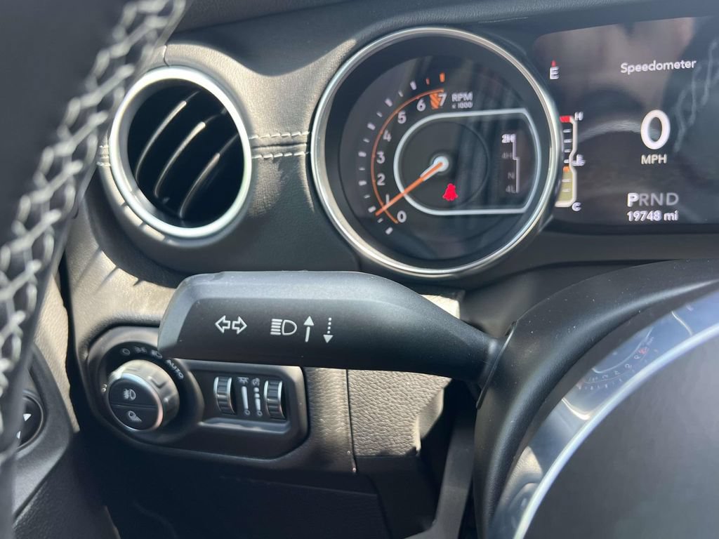 Used 2022 Jeep Gladiator Overland w/ Popular Equipment Package AWD/4WD image 23