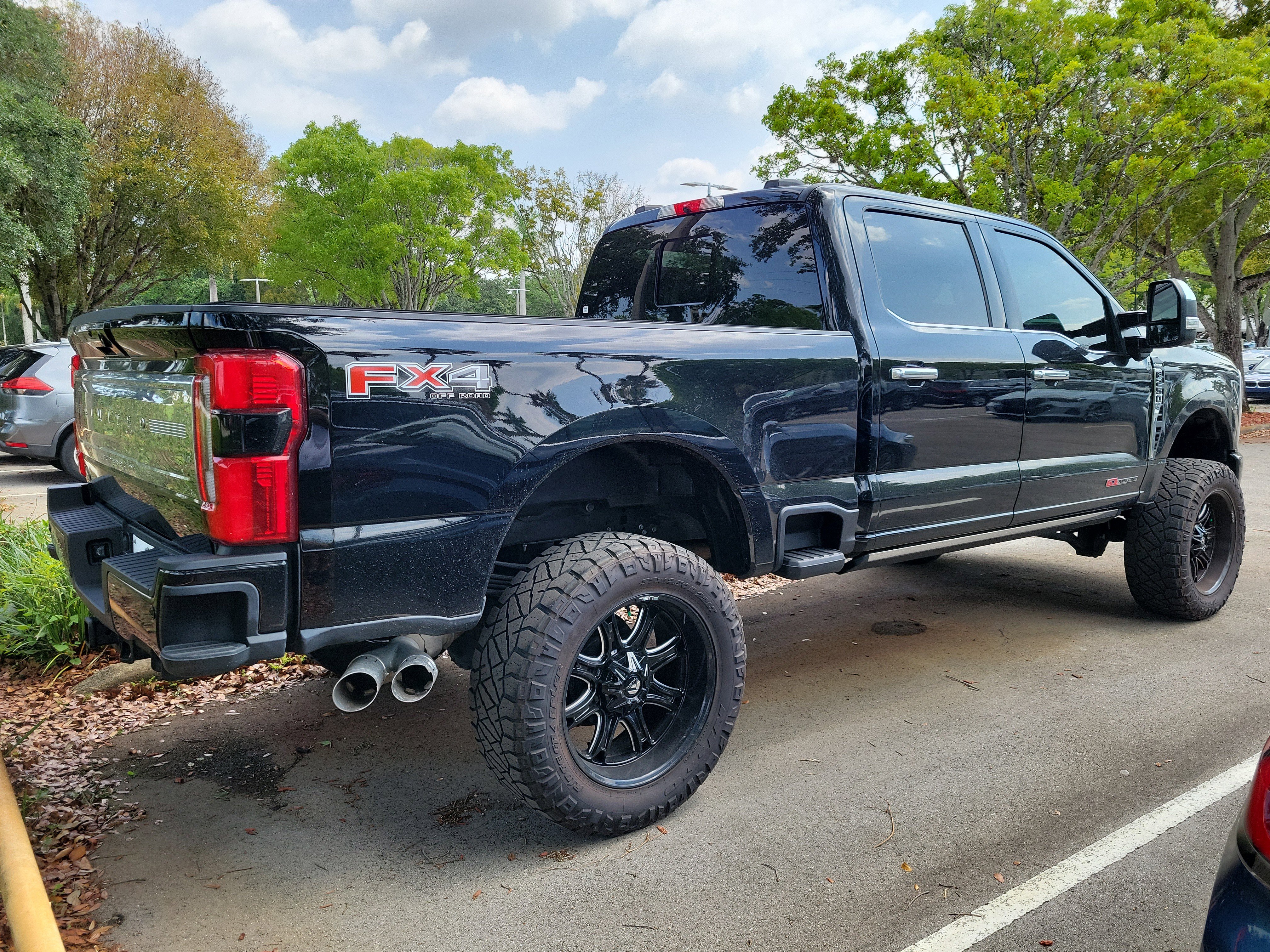 Used 2024 Ford F250 Limited w/ FX4 Off-Road Package AWD/4WD image 4