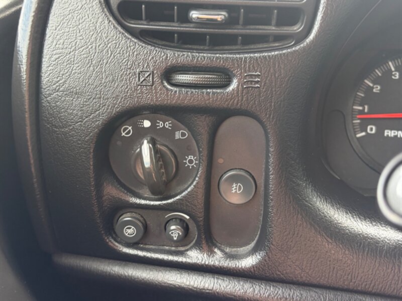 Used 2005 Chevrolet TrailBlazer LT AWD/4WD image 18