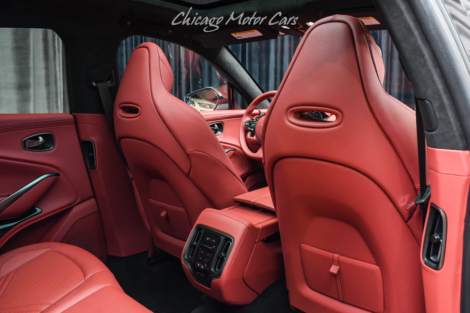 Used 2022 Aston Martin DBX AWD/4WD image 28