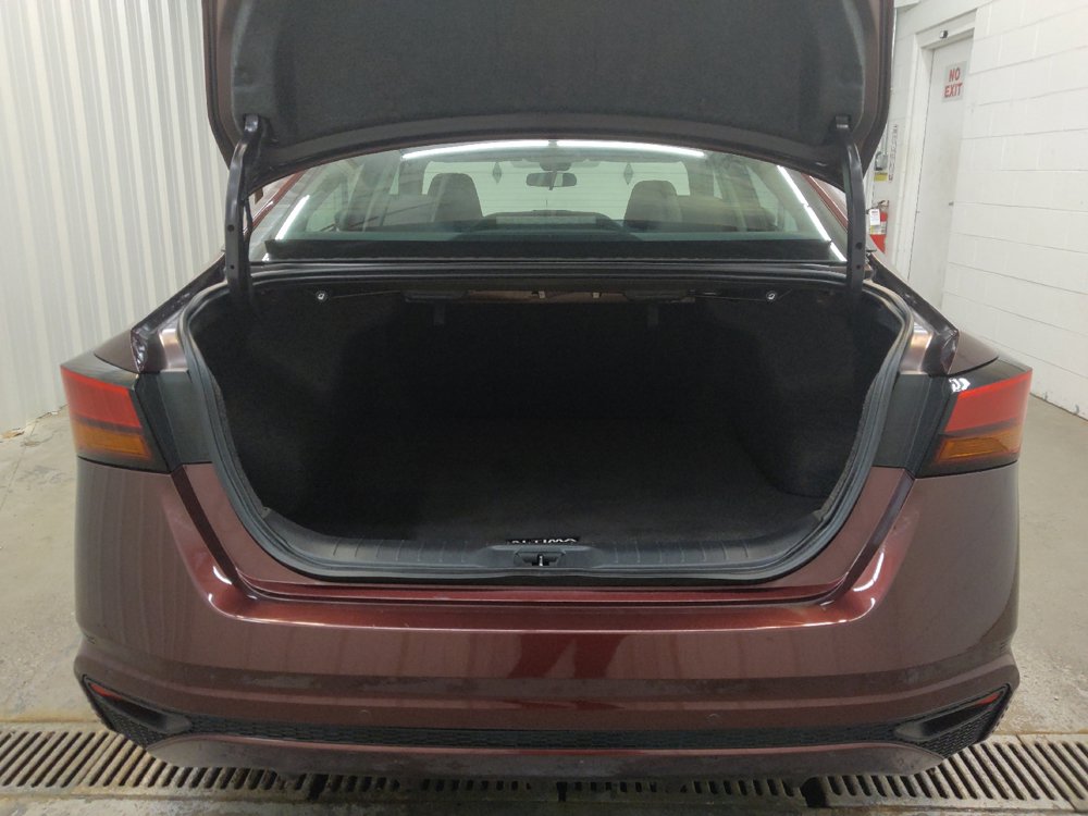 Used 2025 Nissan Altima 2.5 SV FWD image 29