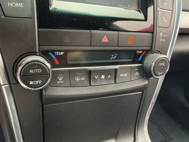 Used 2015 Toyota Camry XSE image 25