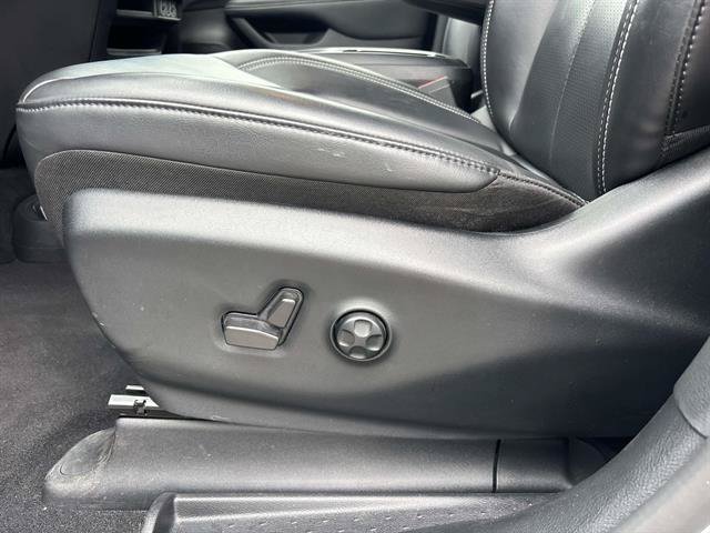 Used 2023 Chrysler Pacifica Touring-L w/ S Appearance Package FWD image 30