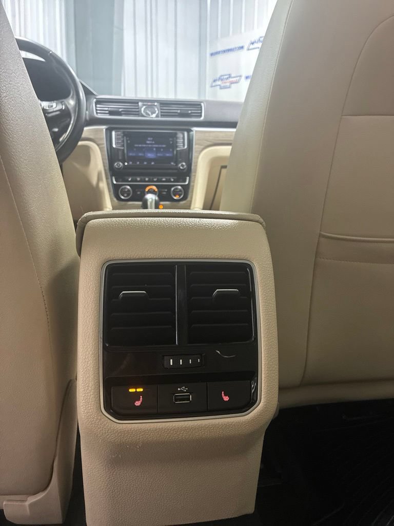 Used 2017 Volkswagen Passat 3.6 SEL Premium FWD image 27
