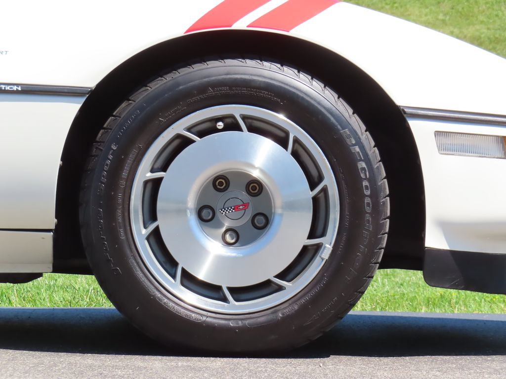 Used 1987 Chevrolet Corvette Convertible RWD image 9