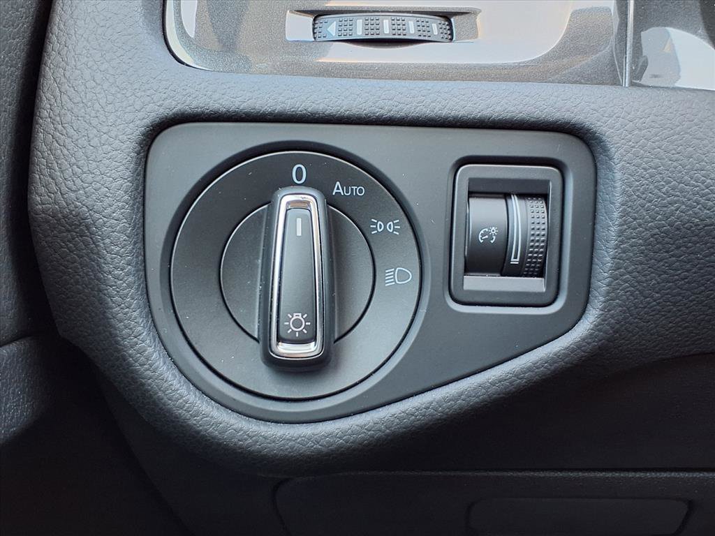 Used 2021 Volkswagen Golf 4-Door image 20