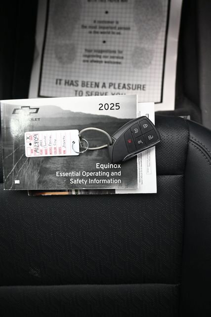 Used 2025 Chevrolet Equinox LT w/ Convenience Package II image 11