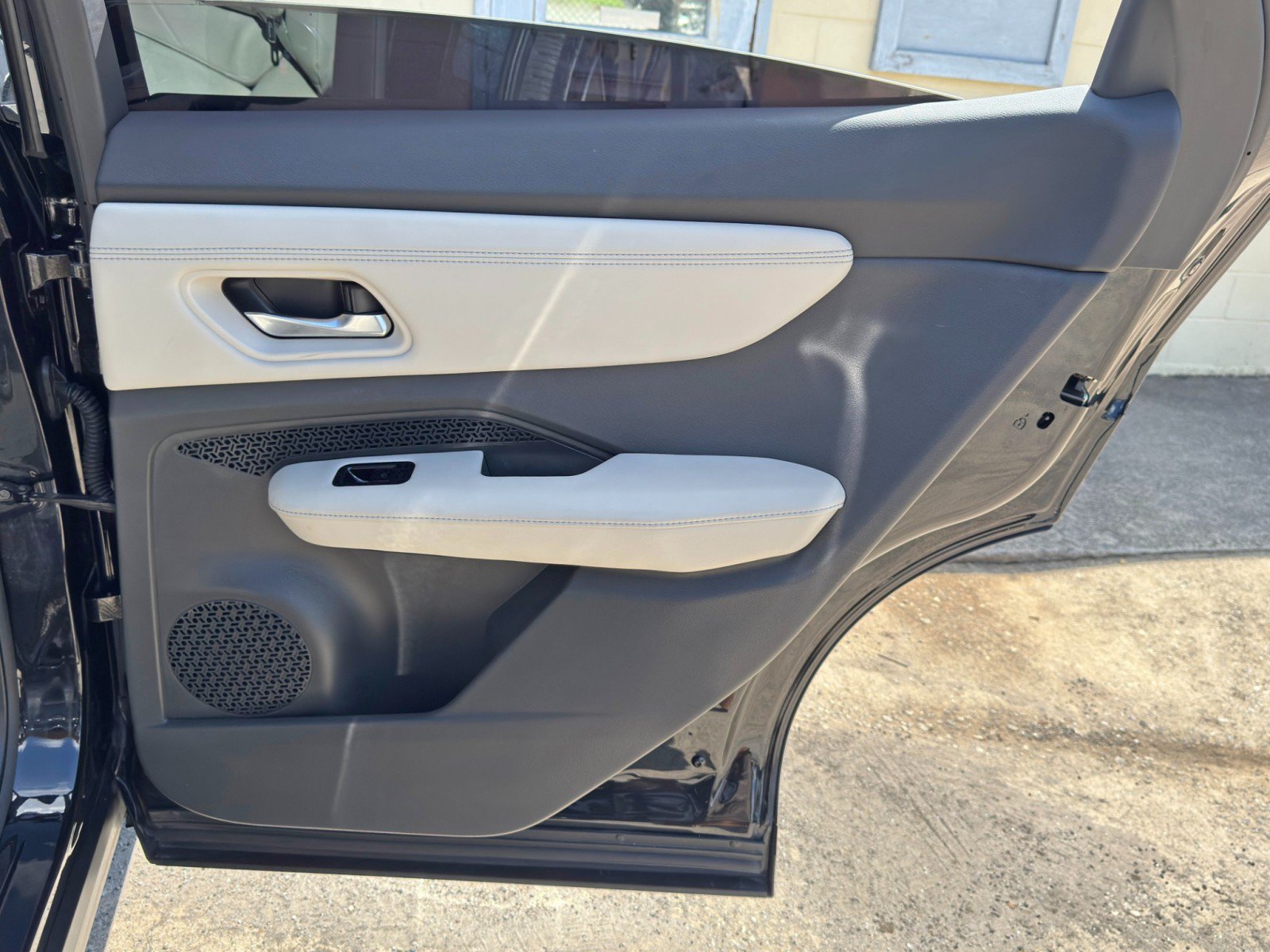 Used 2023 Nissan Ariya FWD image 39