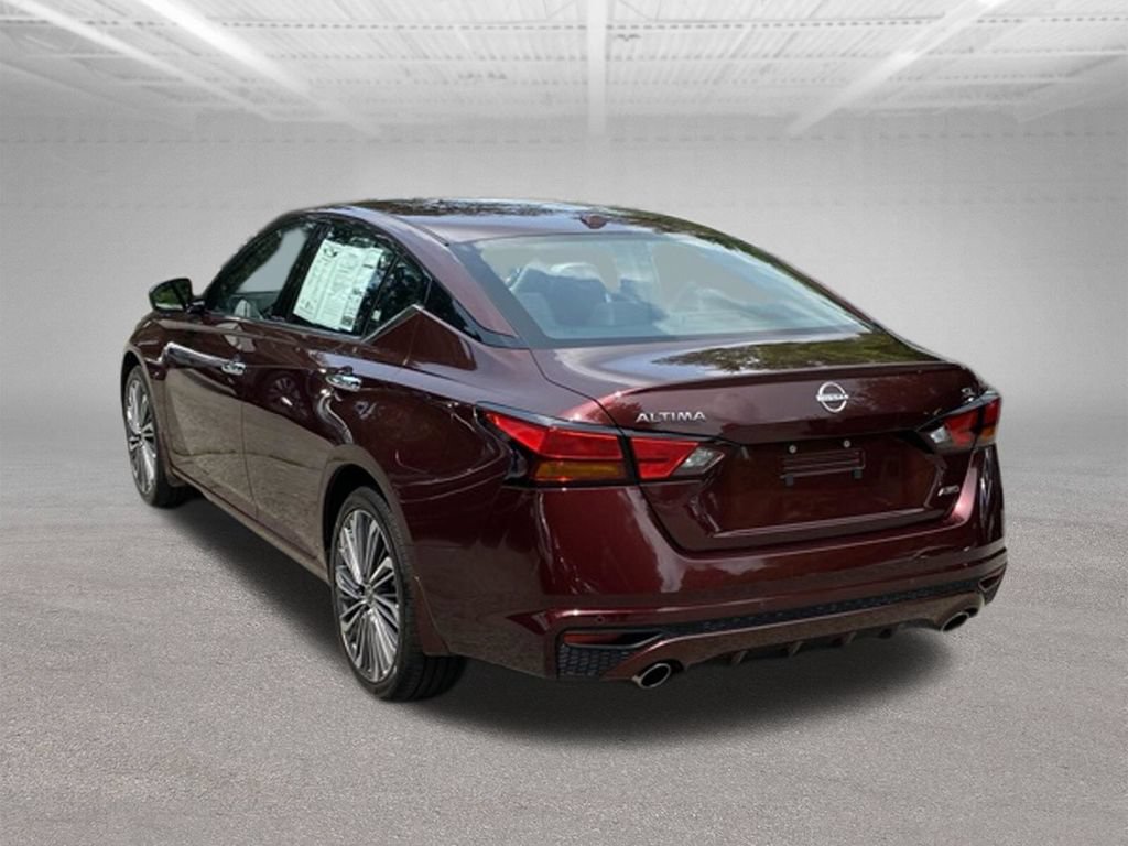 Used 2025 Nissan Altima 2.5 SL AWD/4WD image 3