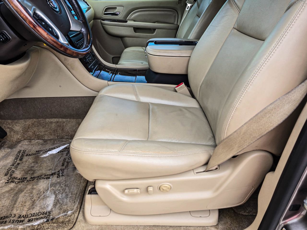 Used 2014 Cadillac Escalade Luxury AWD/4WD image 13
