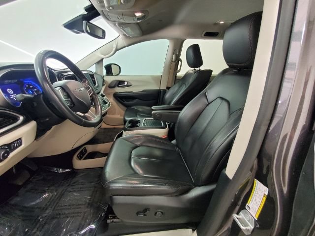 Used 2020 Chrysler Pacifica Touring-L Plus w/ Advanced Safetytec Group FWD image 13