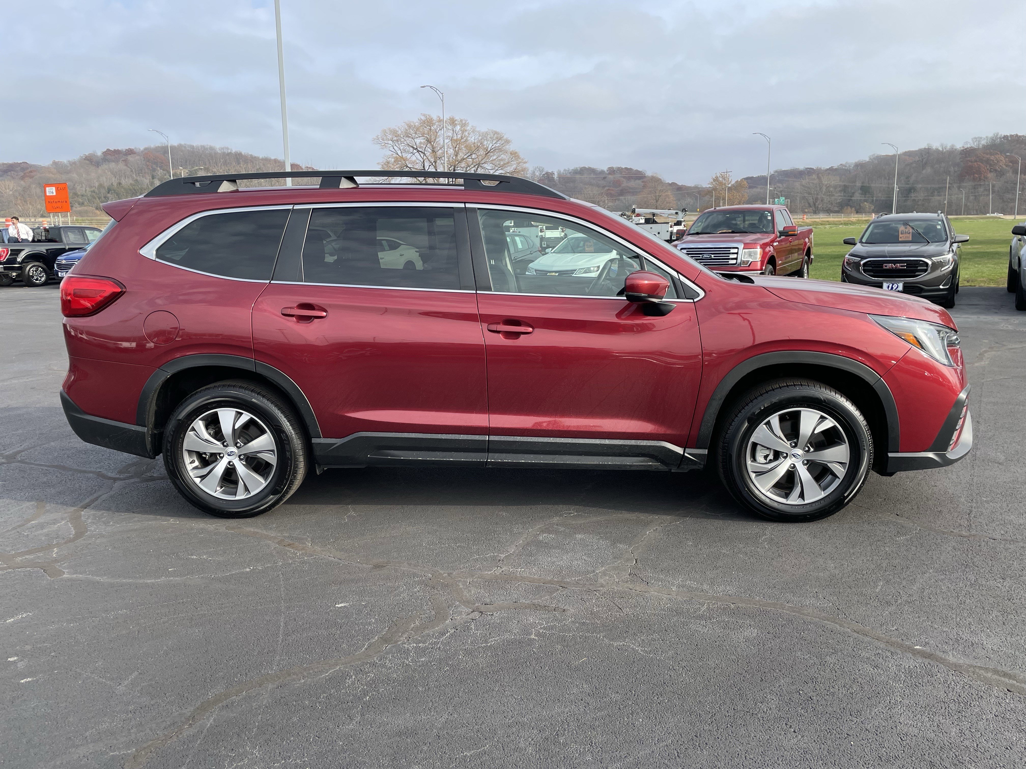 Used 2024 Subaru Ascent Premium w/ Convenience Package image 9