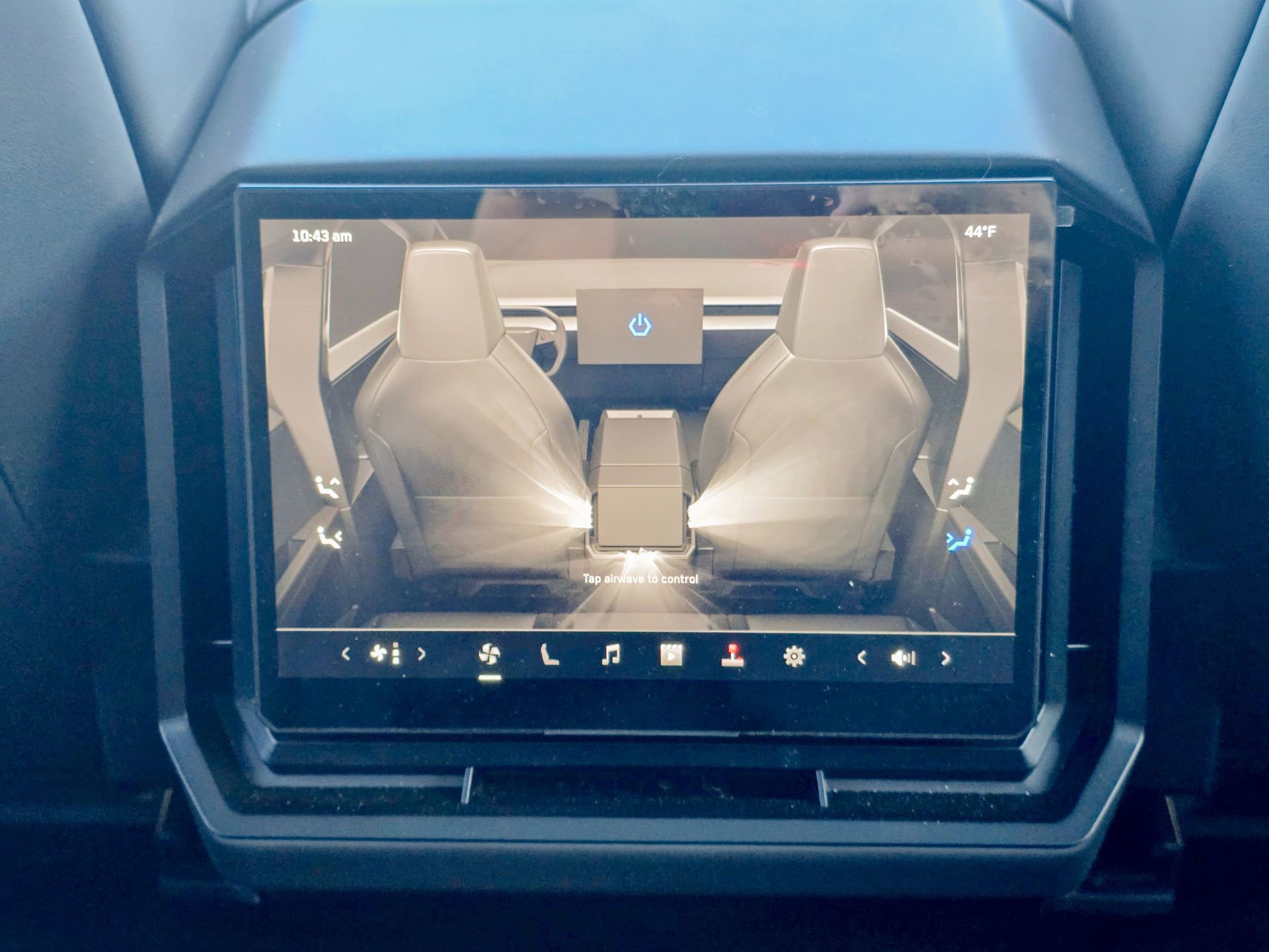 Used 2025 Tesla Cybertruck AWD Crew Cab image 35