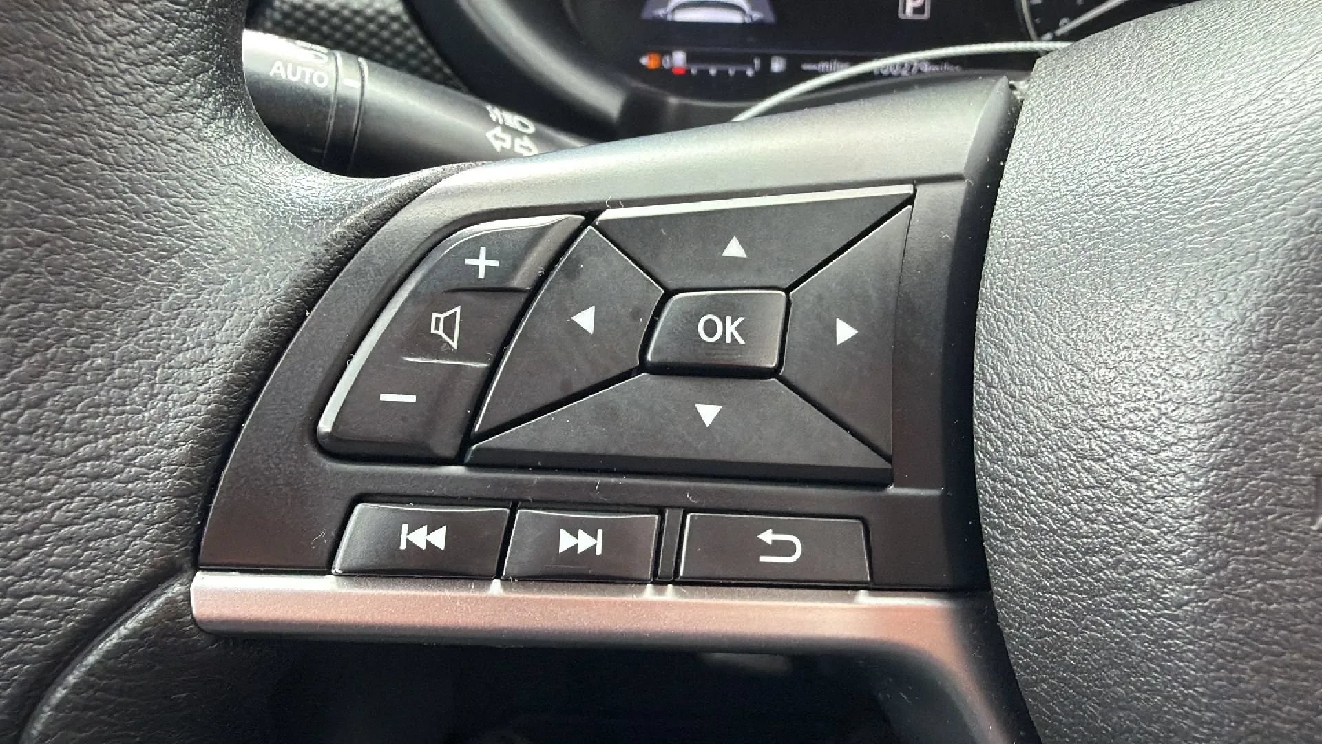 Used 2021 Nissan Kicks SV FWD image 12