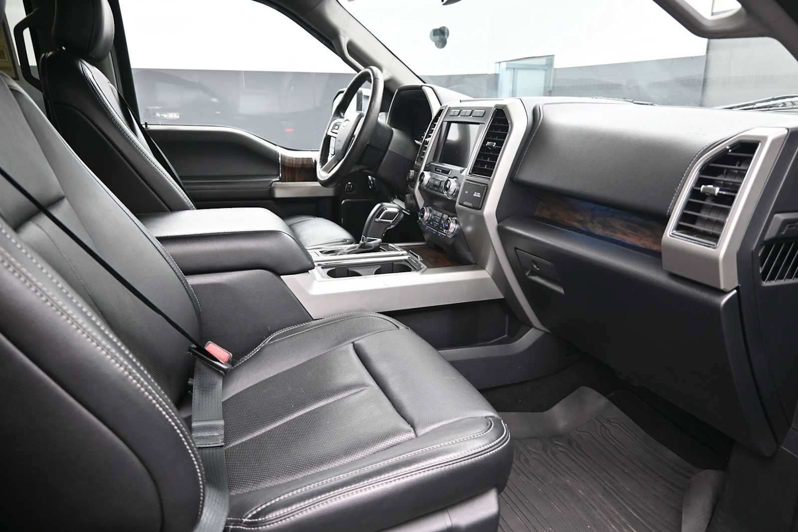 Used 2019 Ford F150 Lariat w/ Equipment Group 502A Luxury AWD/4WD image 18