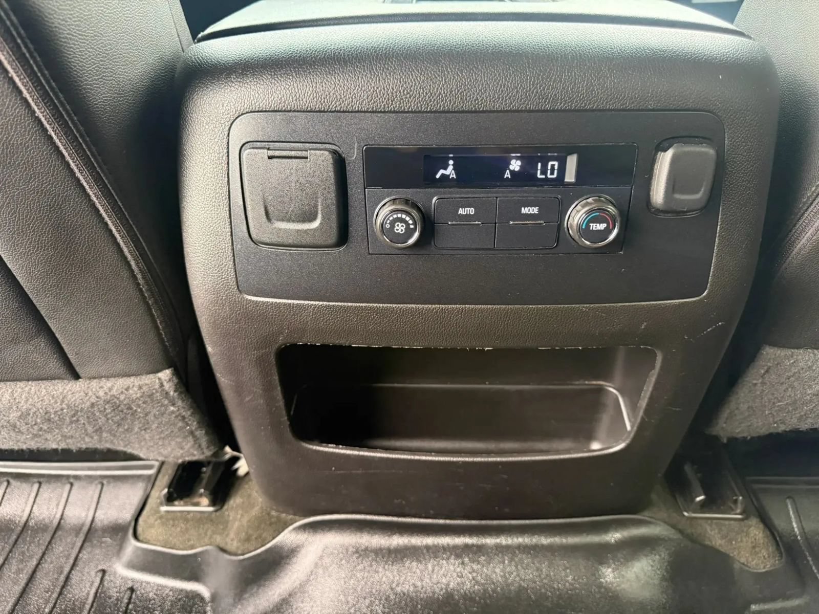 Used 2017 Chevrolet Suburban LT AWD/4WD image 39