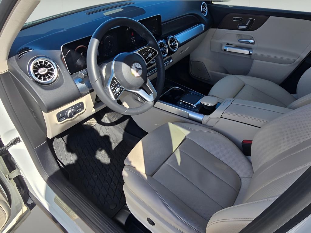 Used 2021 Mercedes-Benz GLB 250 4MATIC w/ Premium Package image 17
