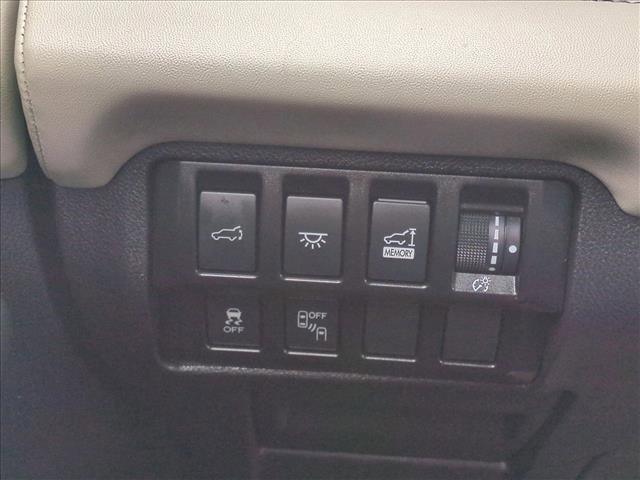 Used 2022 Subaru Ascent Limited w/ Technology Package image 16