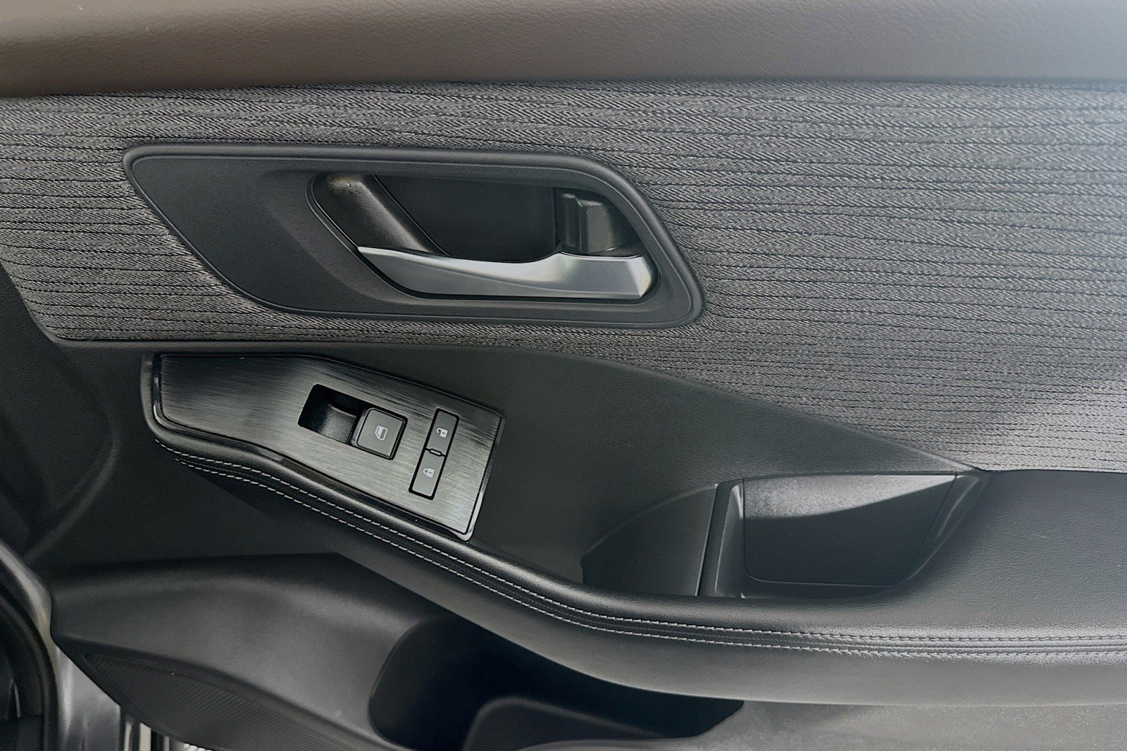 Used 2023 Nissan Rogue SV image 22