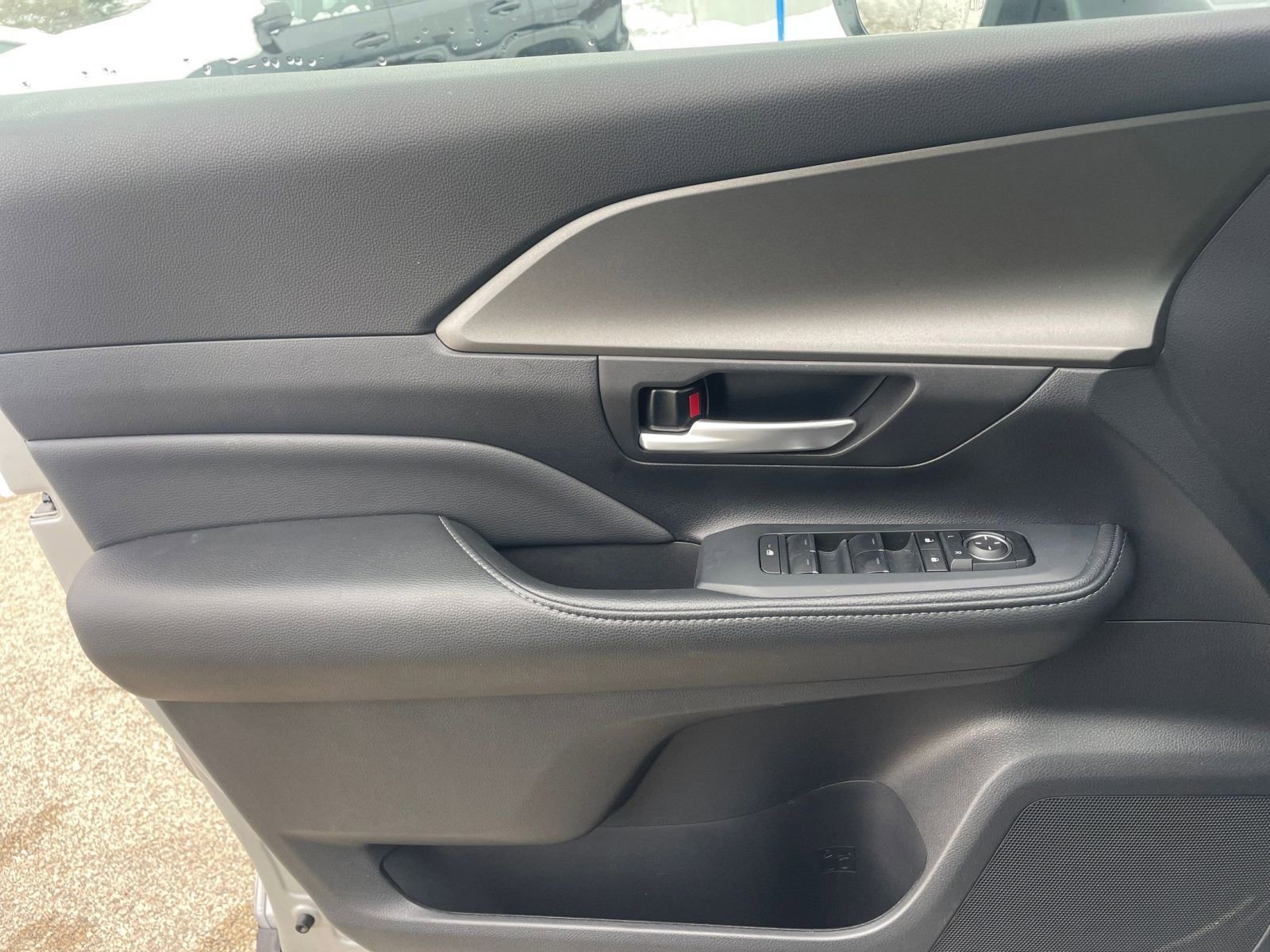 Used 2025 Toyota Grand Highlander FWD image 20