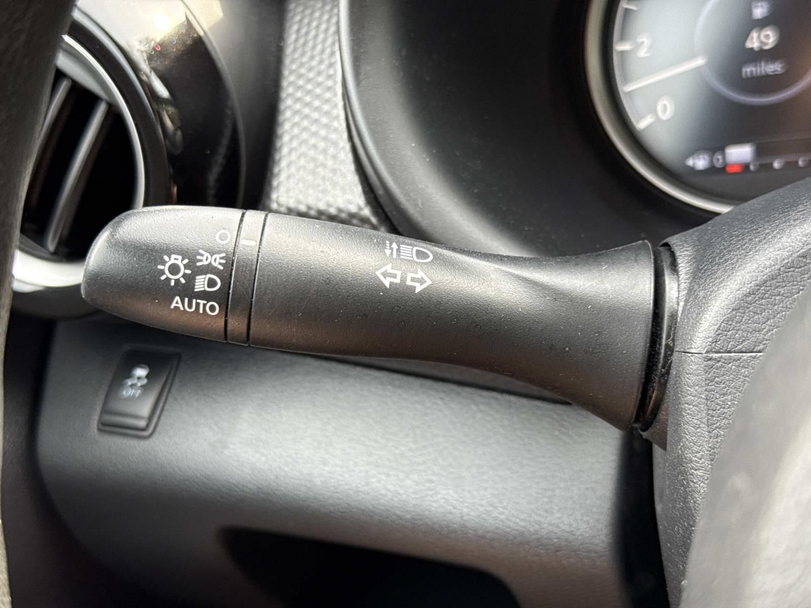 Used 2019 Nissan Kicks SV FWD image 16