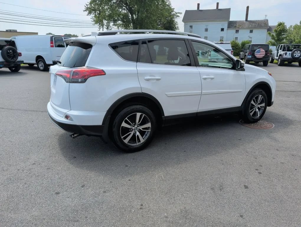 Used 2017 Toyota RAV4 XLE w/ Carpet Mat Package AWD/4WD image 6