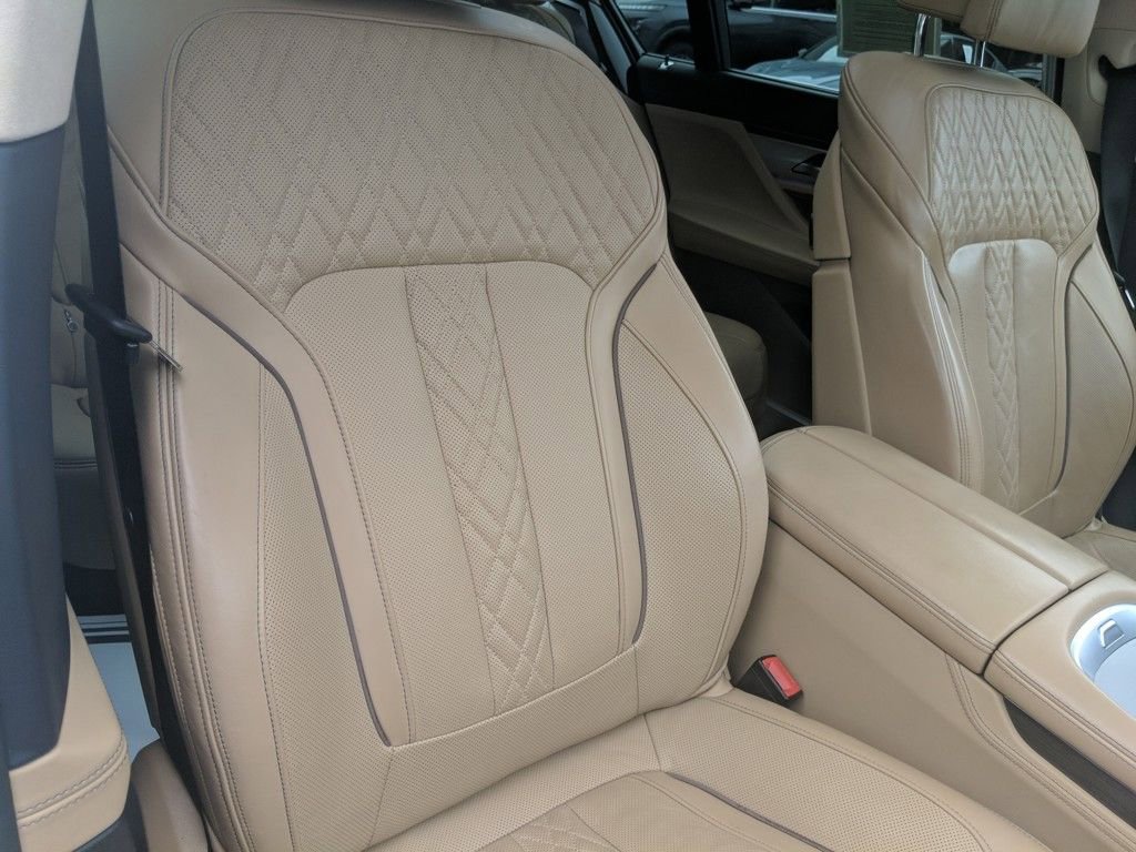 Used 2022 BMW 740i w/ Premium Package image 40