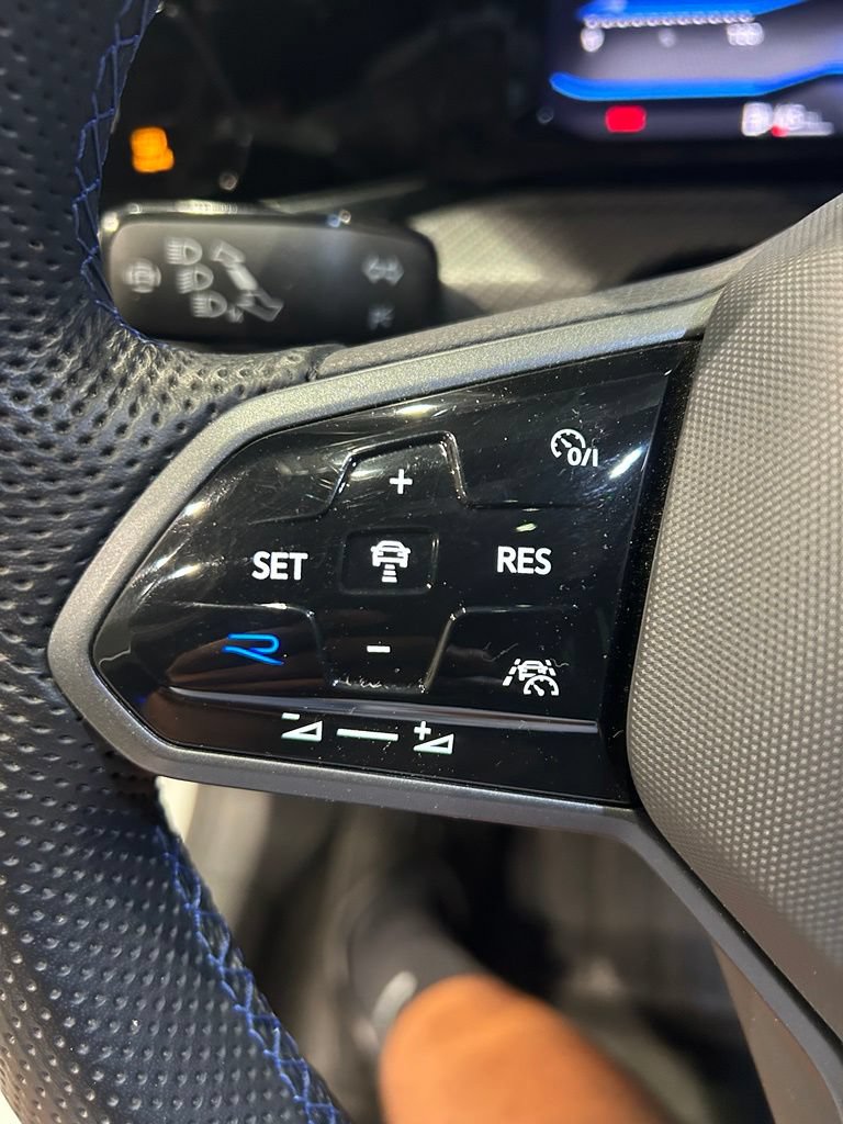 Used 2024 Volkswagen Golf R AWD/4WD image 16
