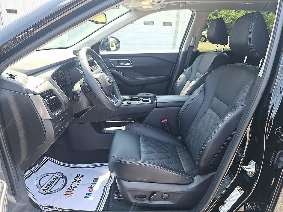Certified 2026 Nissan Rogue Platinum w/ Platinum Premium Package AWD/4WD image 11