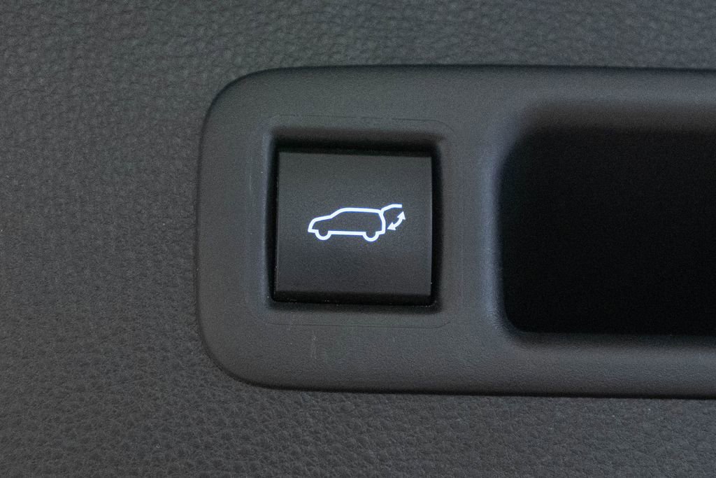 Used 2020 Toyota Highlander XLE AWD/4WD image 38