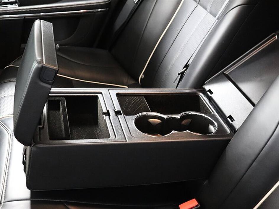 Used 2015 Jaguar XJ L Portfolio RWD image 23
