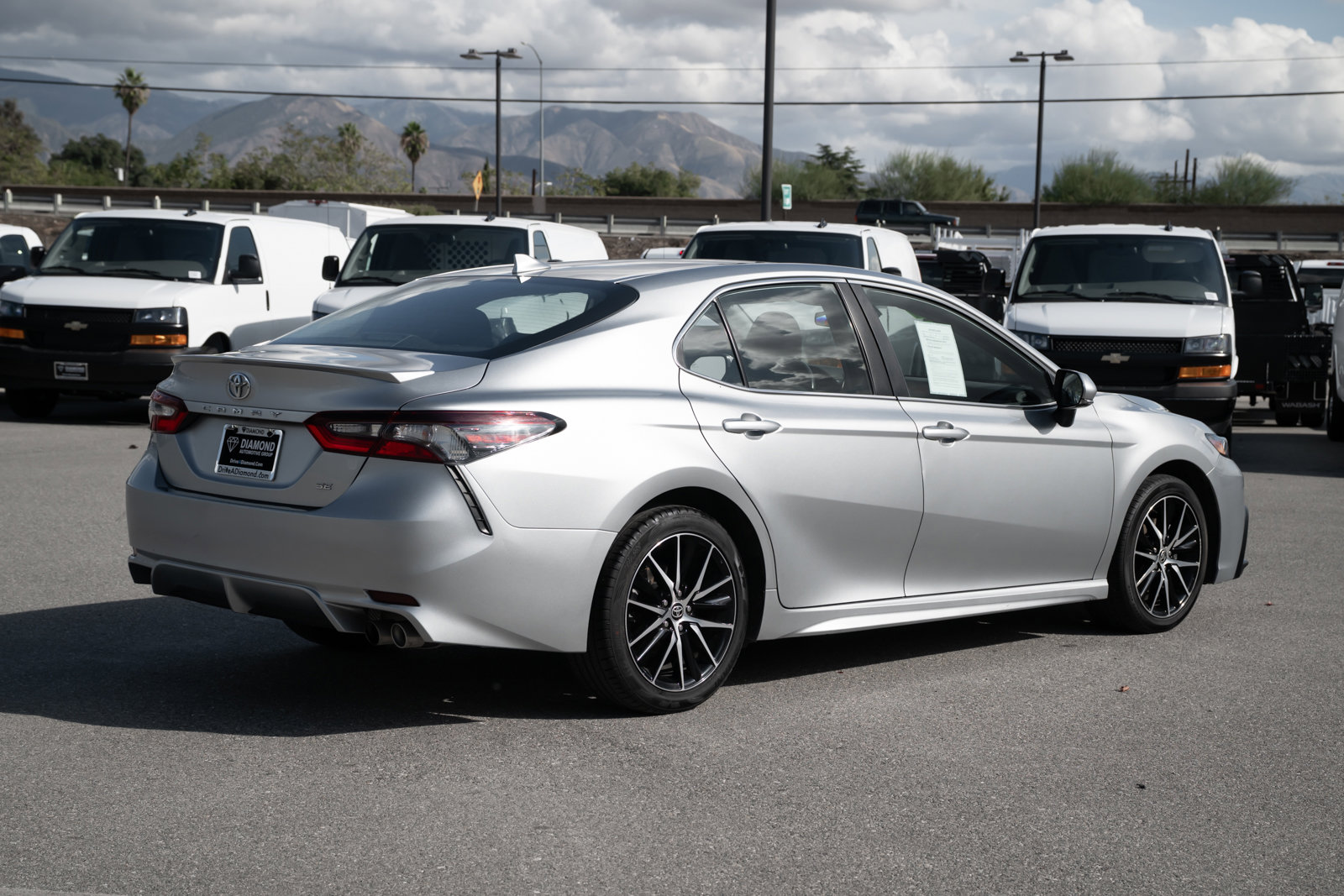 Used 2023 Toyota Camry SE image 4