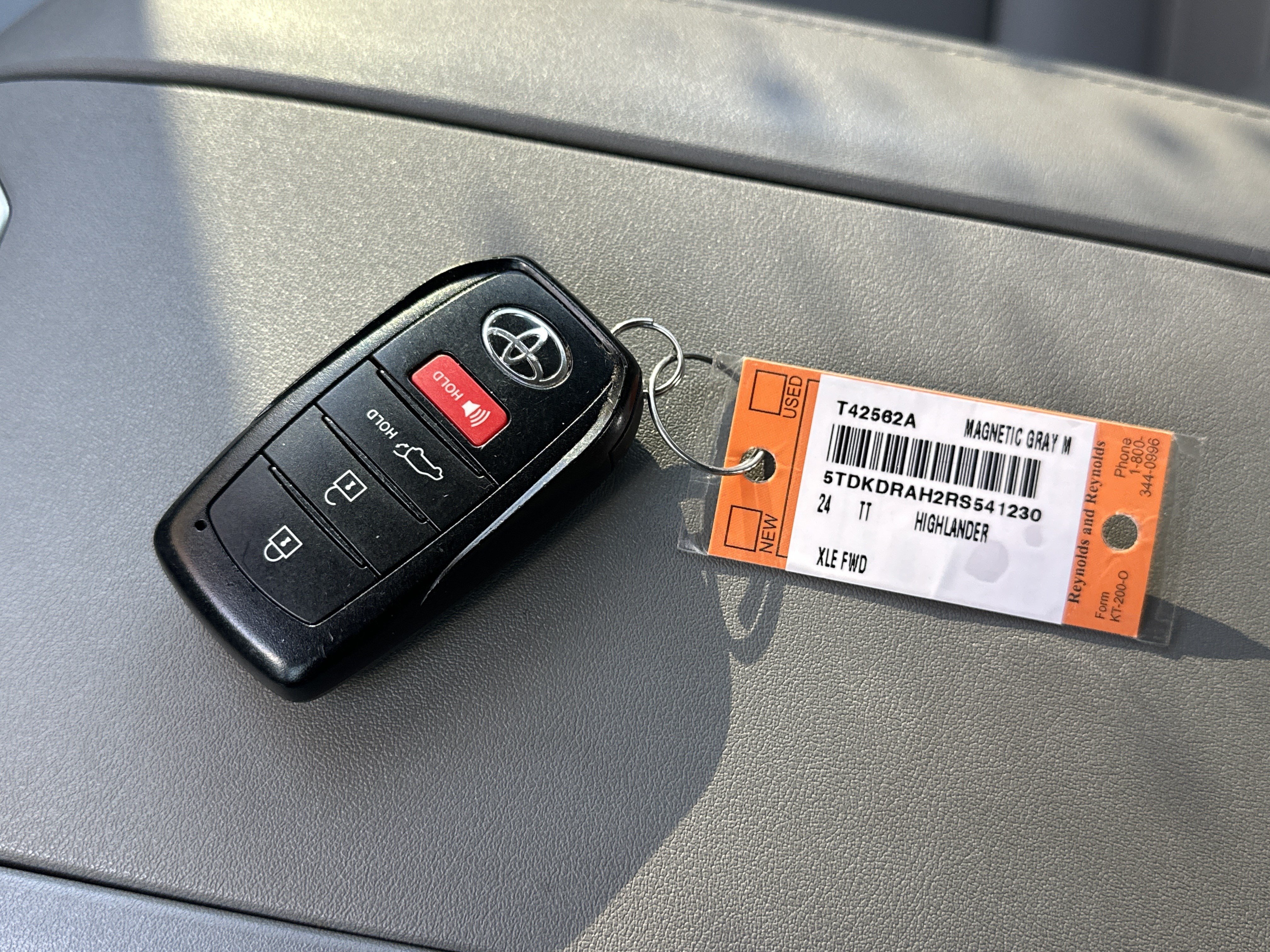 Used 2024 Toyota Highlander XLE FWD image 38