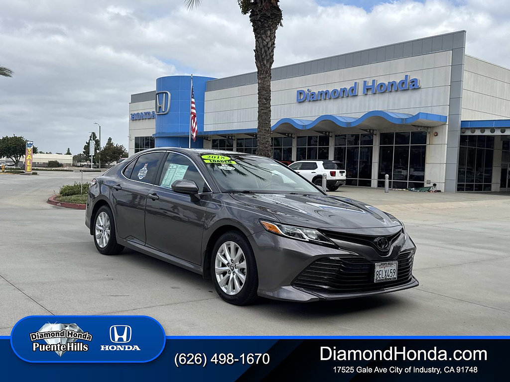 Used 2018 Toyota Camry LE FWD image 1